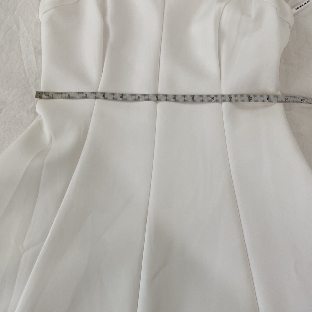 Donna Ricco white neoprene dress w/ crochet trim at bottom. Skater style. Size 4 - Picture 10 of 11